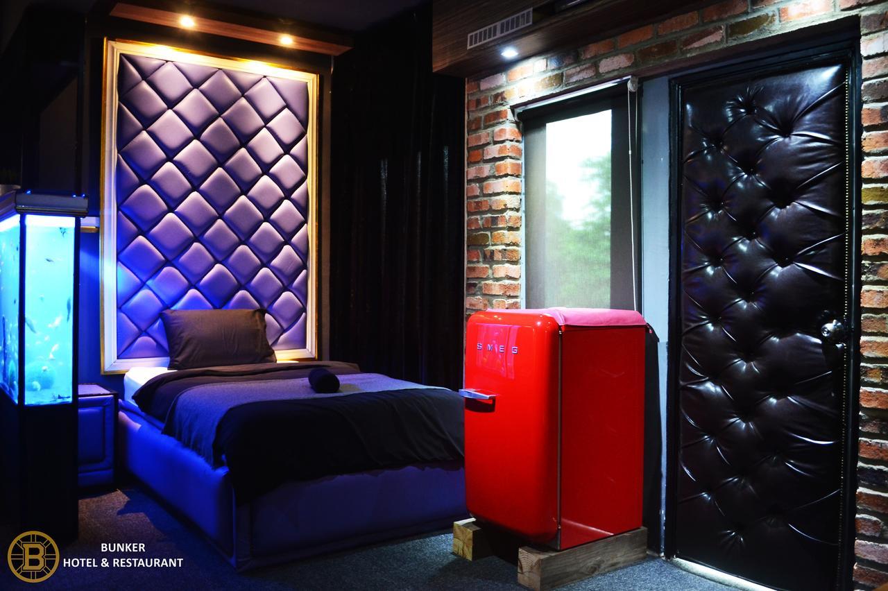 Bunker Hotel & Restaurant Kuala Lumpur Extérieur photo
