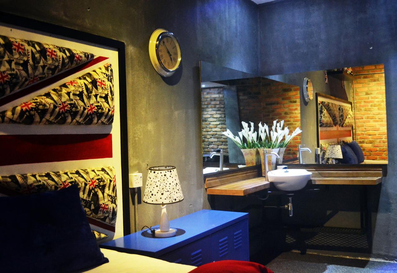 Bunker Hotel & Restaurant Kuala Lumpur Extérieur photo