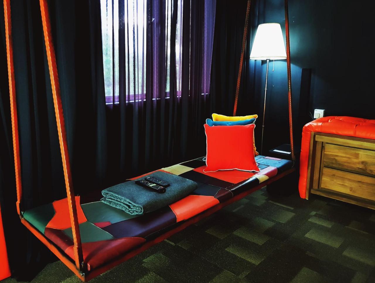 Bunker Hotel & Restaurant Kuala Lumpur Extérieur photo