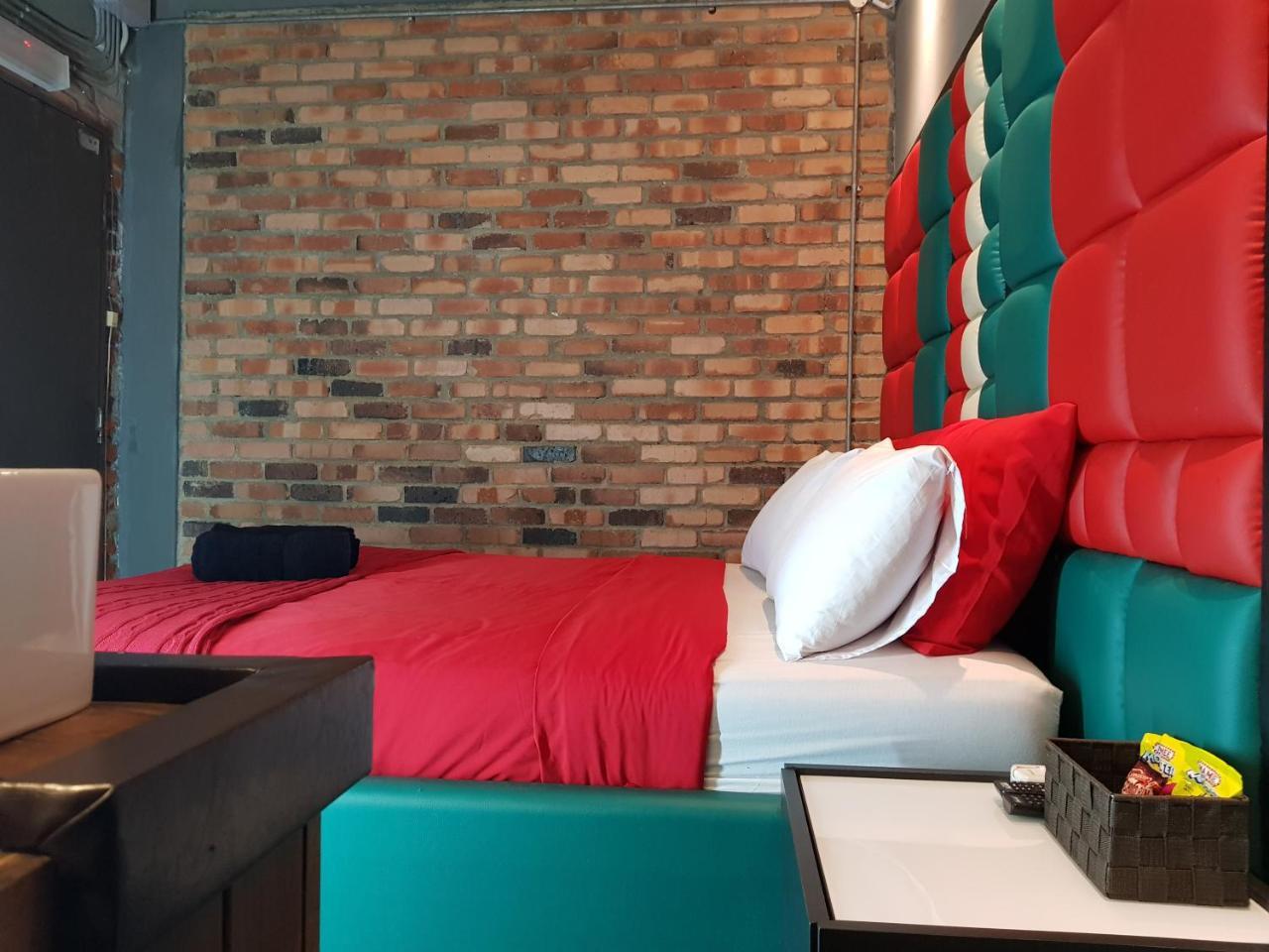 Bunker Hotel & Restaurant Kuala Lumpur Extérieur photo