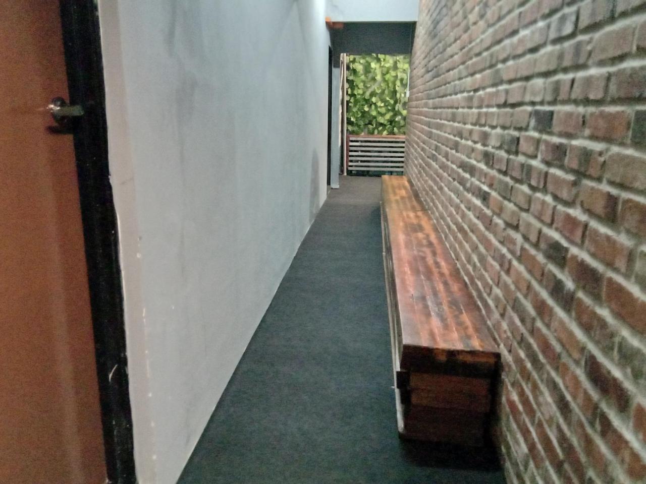 Bunker Hotel & Restaurant Kuala Lumpur Extérieur photo