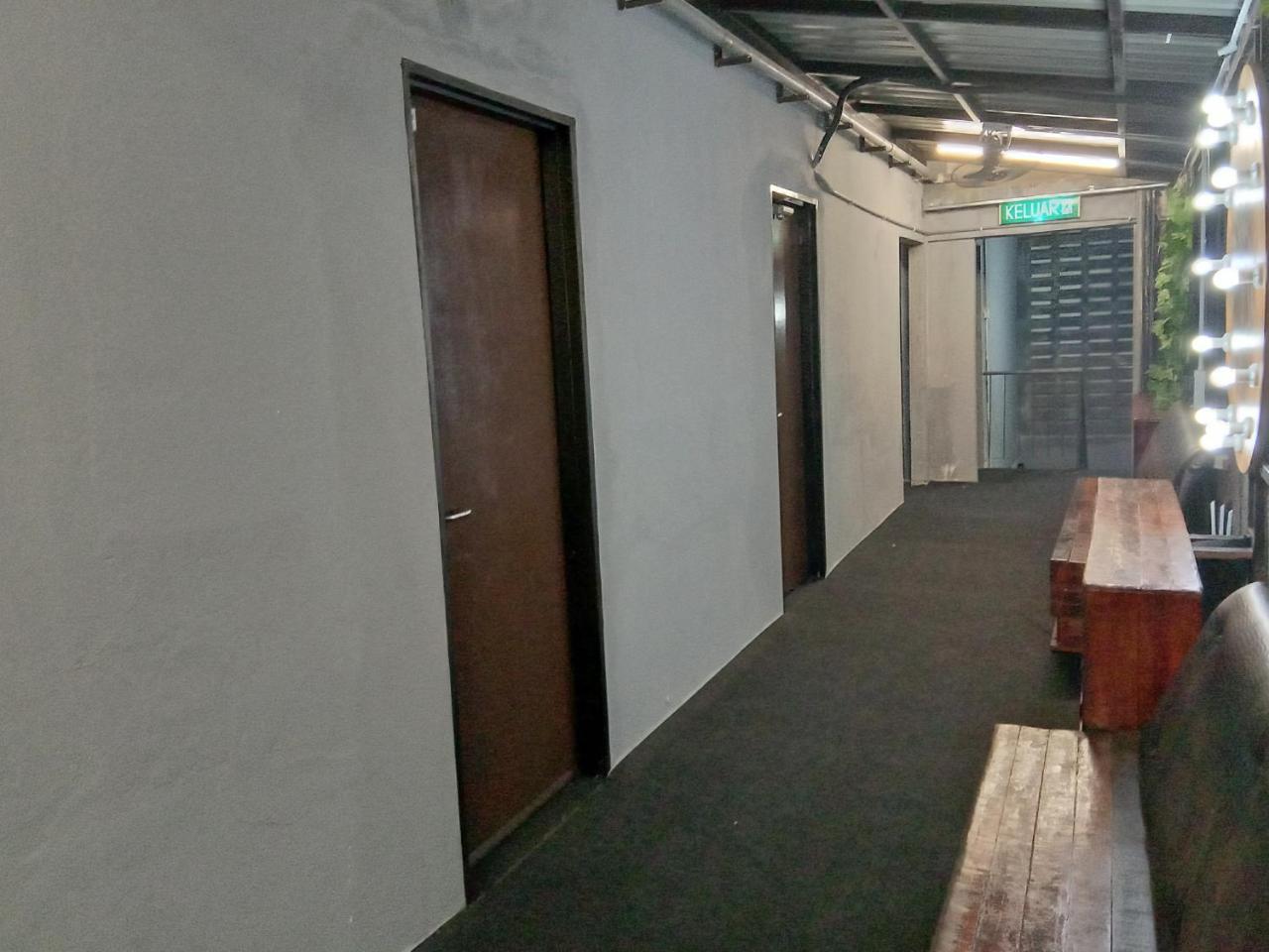 Bunker Hotel & Restaurant Kuala Lumpur Extérieur photo
