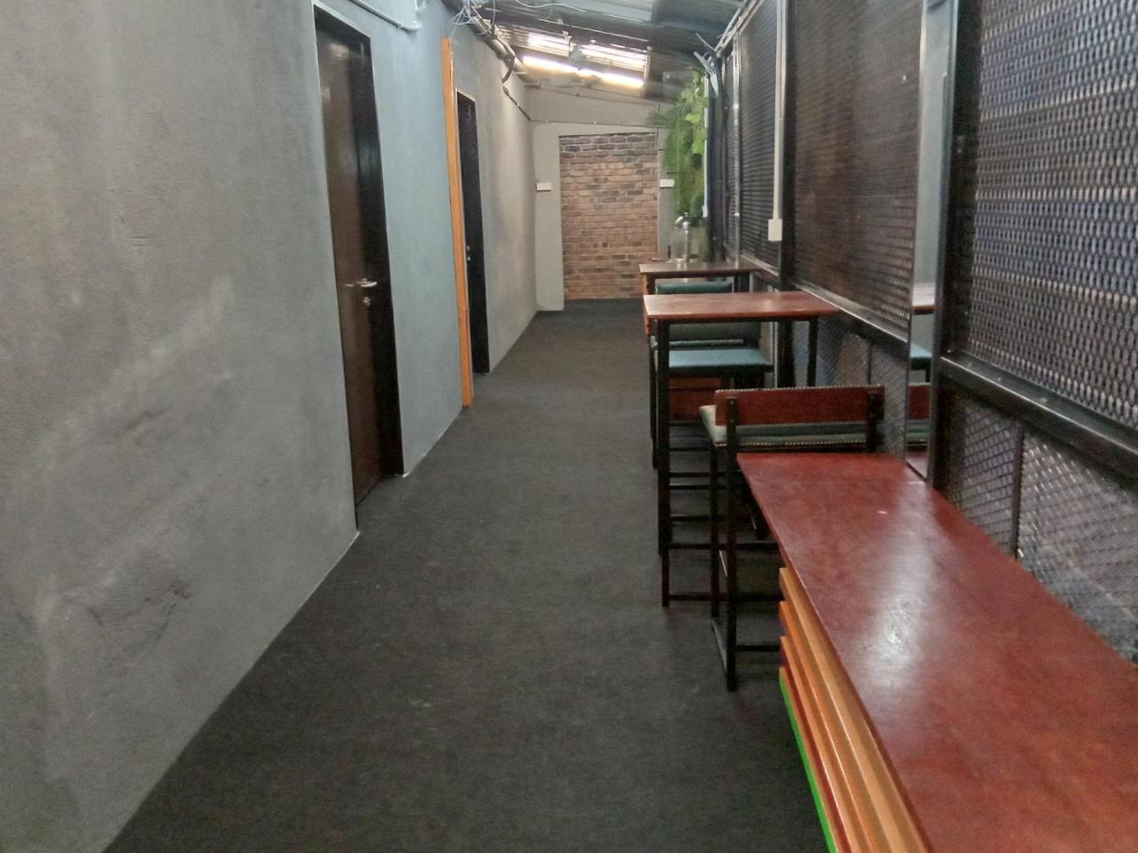 Bunker Hotel & Restaurant Kuala Lumpur Extérieur photo