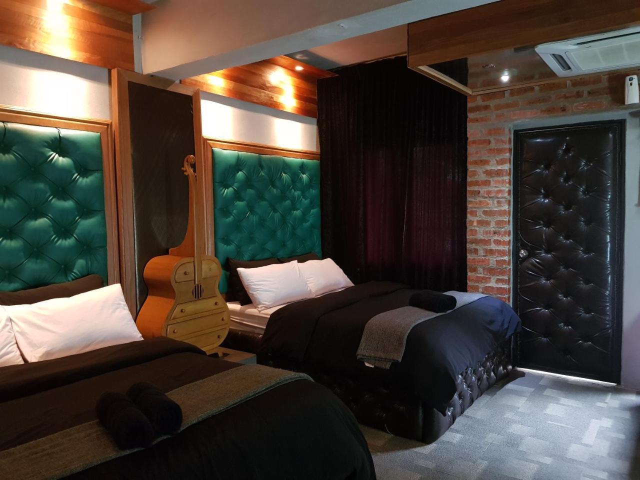 Bunker Hotel & Restaurant Kuala Lumpur Extérieur photo