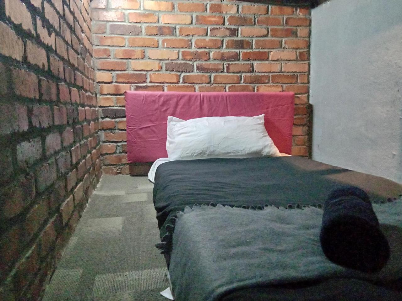 Bunker Hotel & Restaurant Kuala Lumpur Extérieur photo