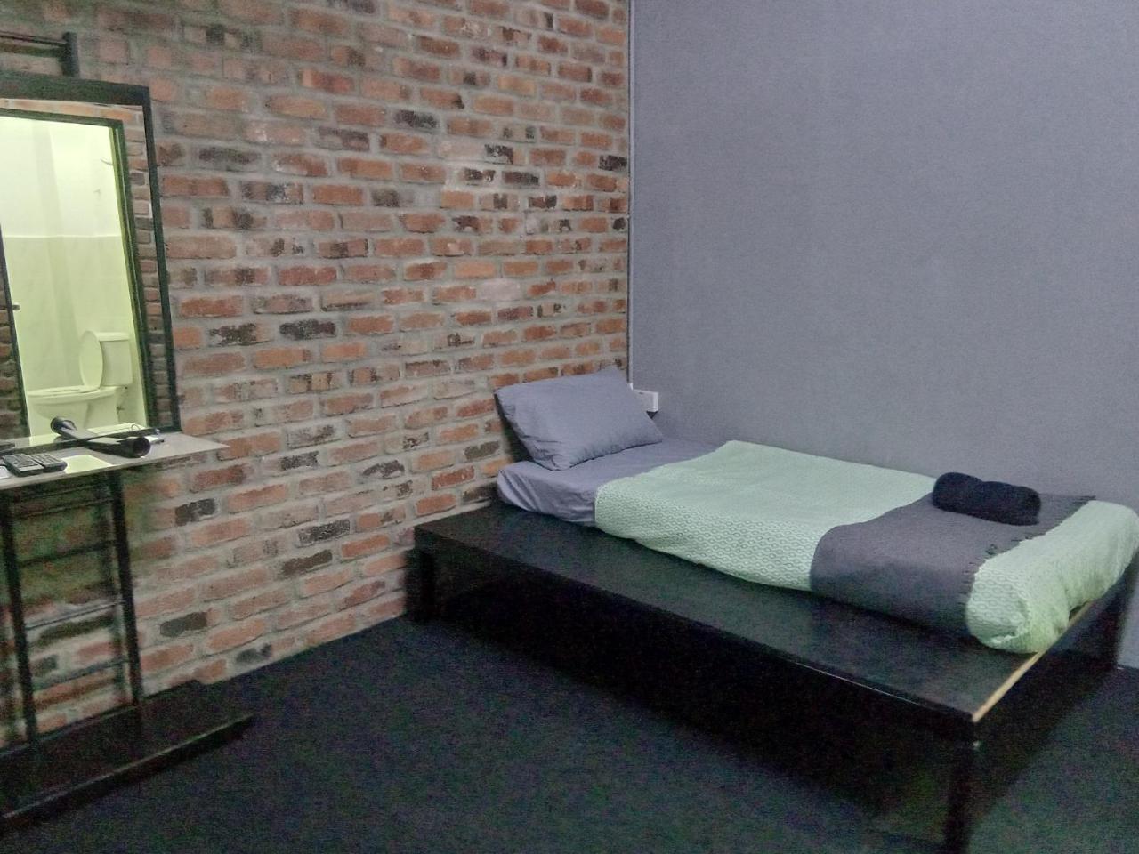 Bunker Hotel & Restaurant Kuala Lumpur Extérieur photo