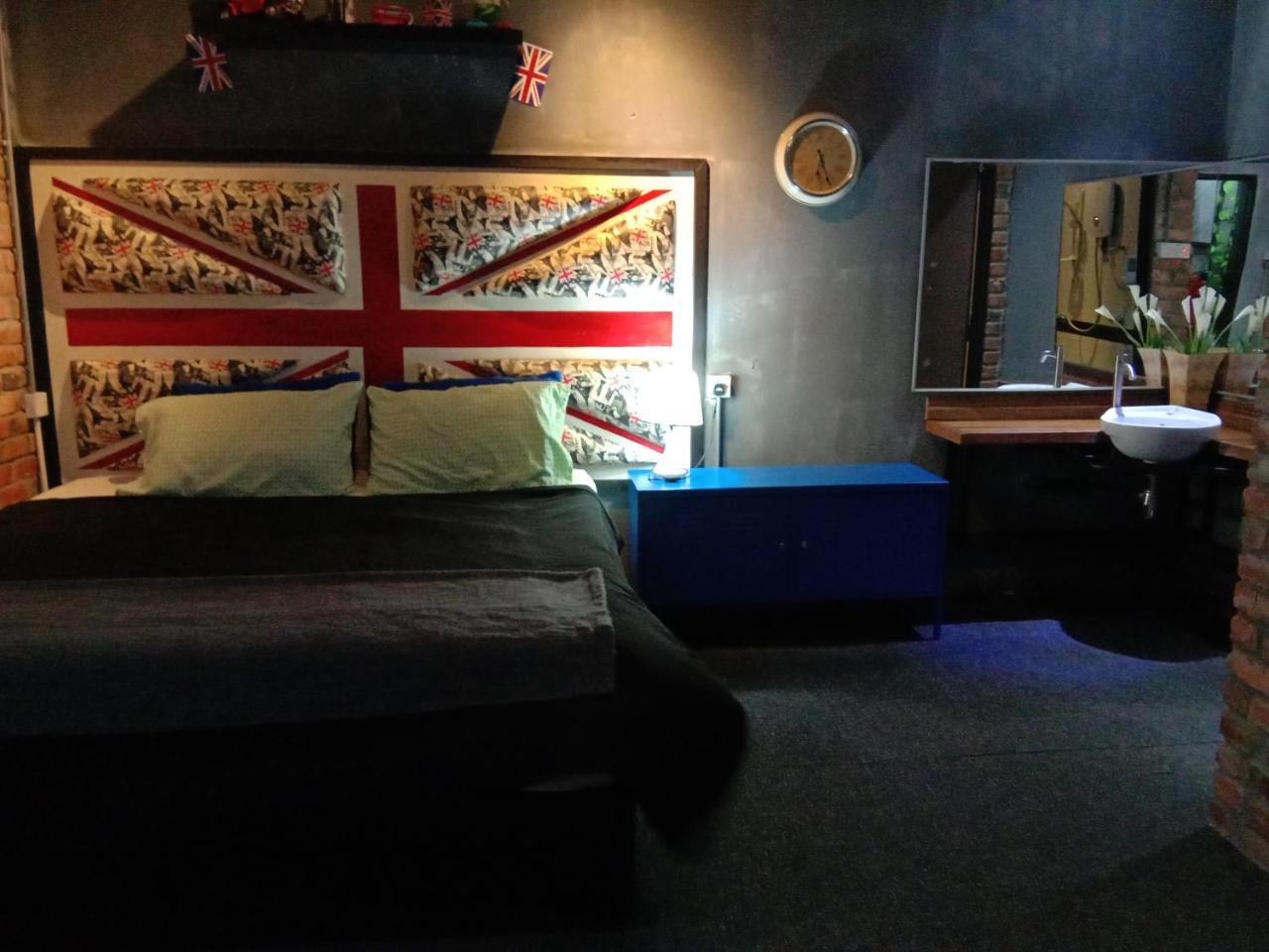 Bunker Hotel & Restaurant Kuala Lumpur Extérieur photo