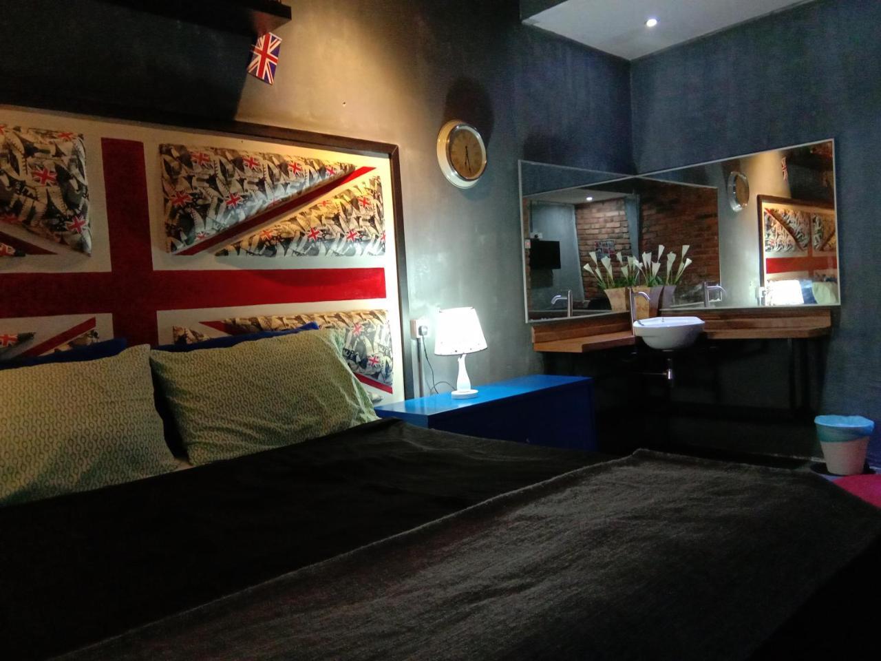 Bunker Hotel & Restaurant Kuala Lumpur Extérieur photo