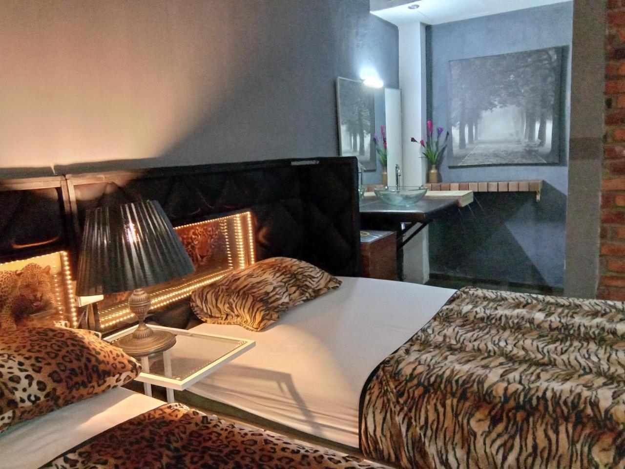 Bunker Hotel & Restaurant Kuala Lumpur Extérieur photo