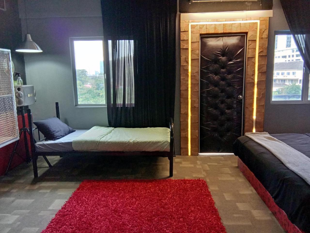 Bunker Hotel & Restaurant Kuala Lumpur Extérieur photo