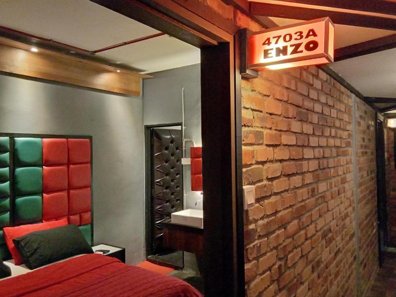 Bunker Hotel & Restaurant Kuala Lumpur Extérieur photo