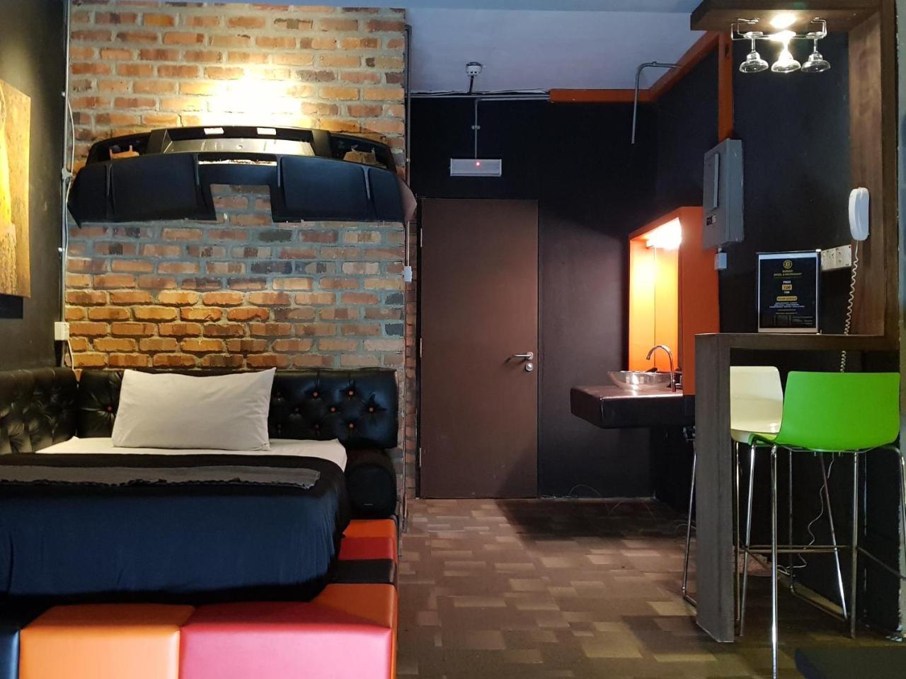 Bunker Hotel & Restaurant Kuala Lumpur Extérieur photo