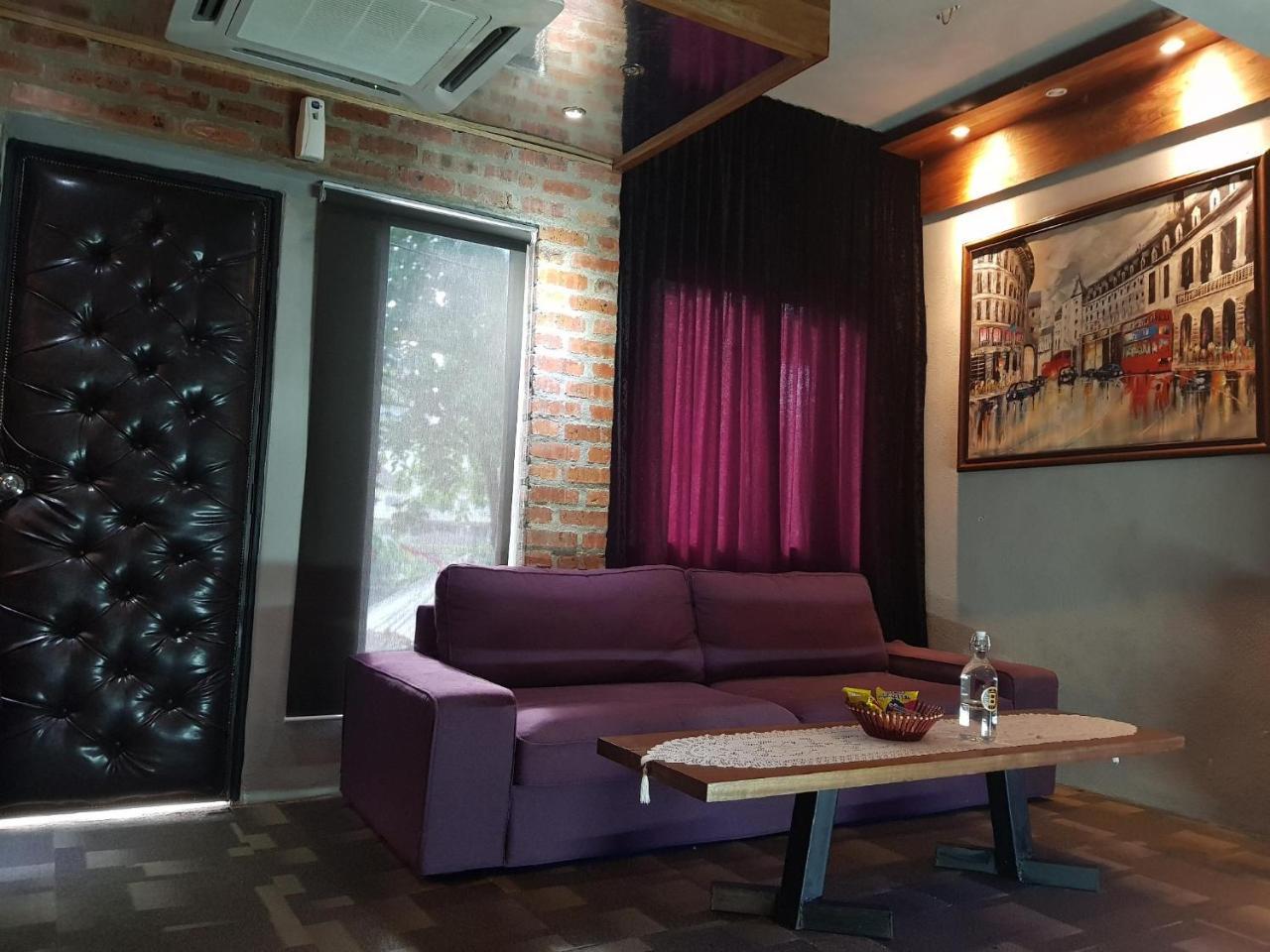 Bunker Hotel & Restaurant Kuala Lumpur Extérieur photo